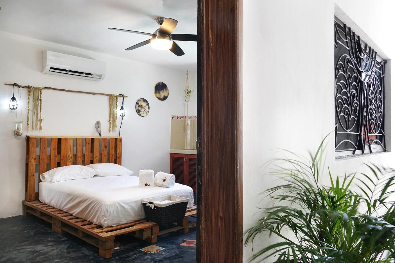 Red Panda Hostal Плая-дель-Кармен Экстерьер фото