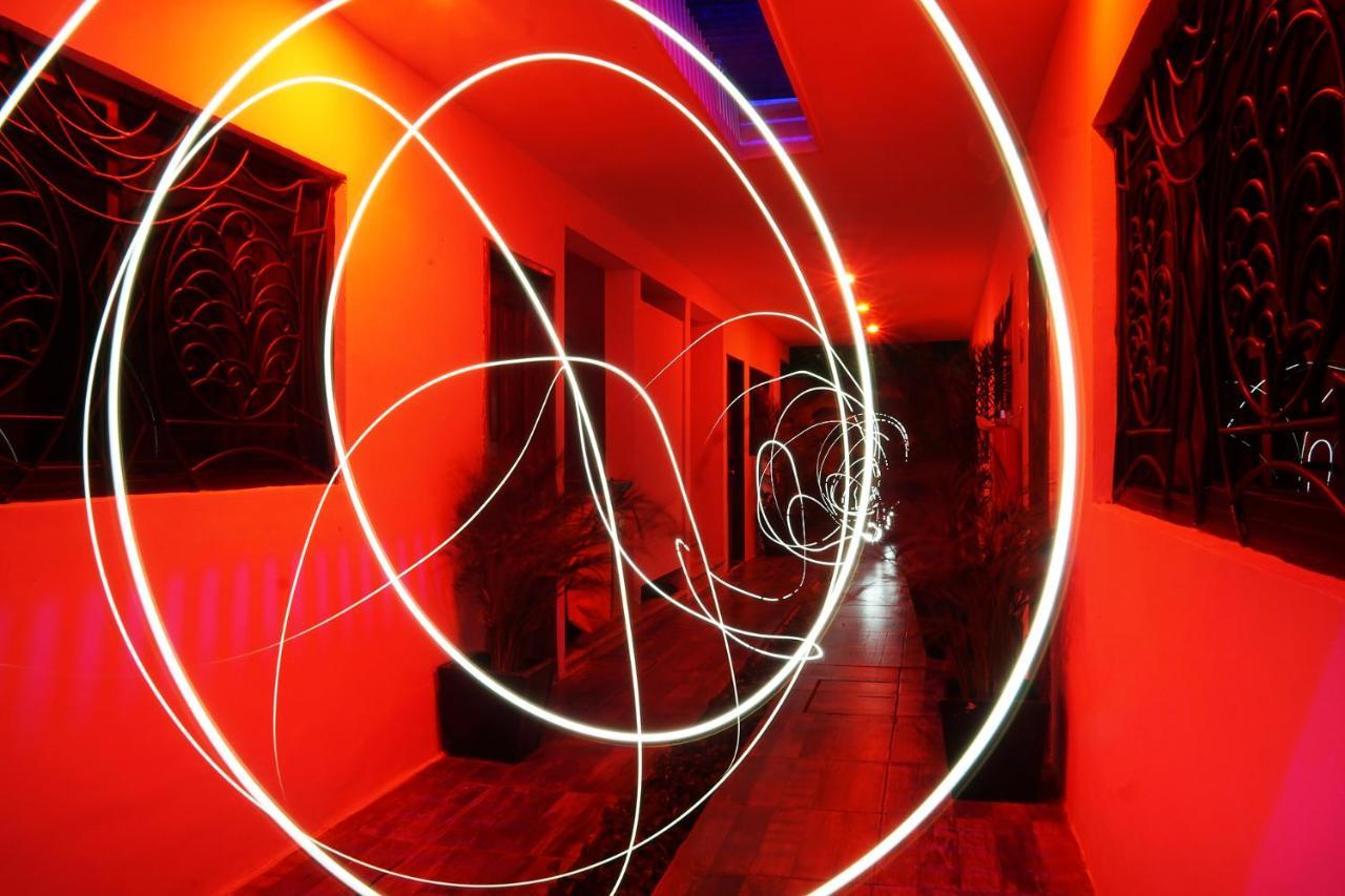Red Panda Hostal Плая-дель-Кармен Экстерьер фото